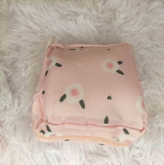 🚗 Car Kit! 💓 Pink Floral Bag filled with On The Go Essentials! ✨ - Picture 2 of 6